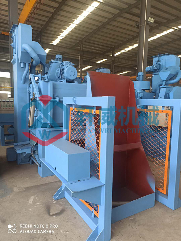 Crawler type shot blasting machine